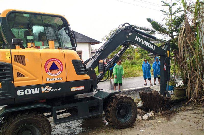 Tim Gabungan Pemko Palangka Raya Normalisasi Drainase Cegah Banjir