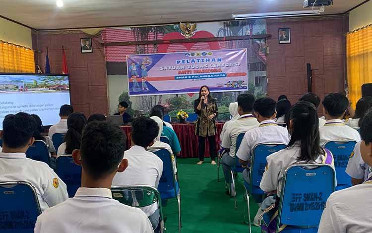 BNN Provinsi Kalteng Lantik 50 Satgas Anti Narkoba di SMAN 2 Palangka Raya