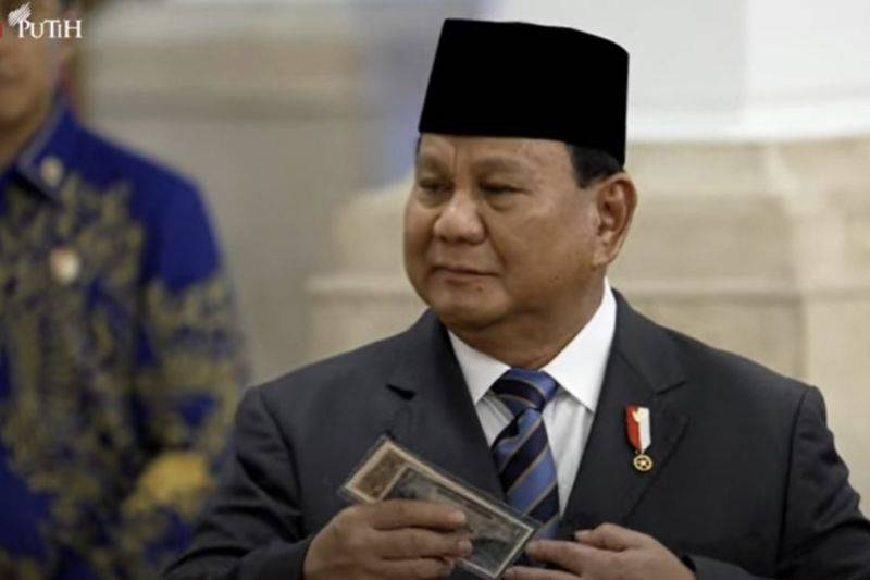 Wakil Kepala BPKP Beri Uang Langka Kepada Presiden Prabowo