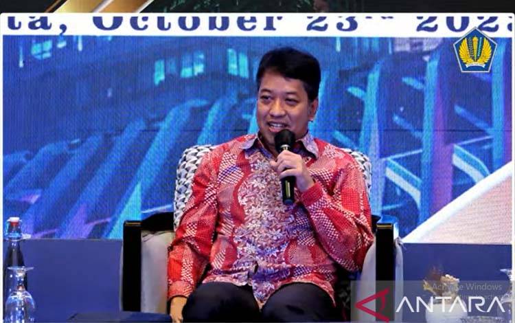 Pakar demografi dan ekonom Universitas Indonesia Sonny Harry Budiutomo Harmadi berbicara dalam Seminar Internasional Hari Kekayaan Negara tentang Reimagining Jakarta Future yang dipantau virtual di Jakarta, Senin (23/10/2023). ANTARA/Martha Herlinawati Simanjuntak