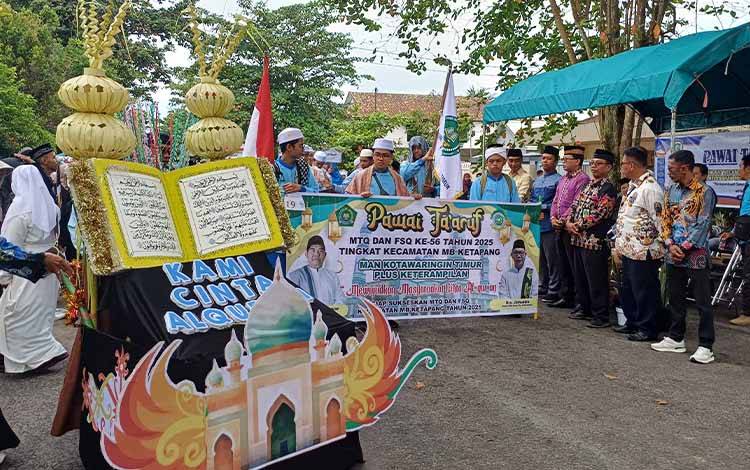 Ribuan Peserta Meriahkan Pawai Taaruf MTQ Kecamatan Mentawa Baru Ketapang