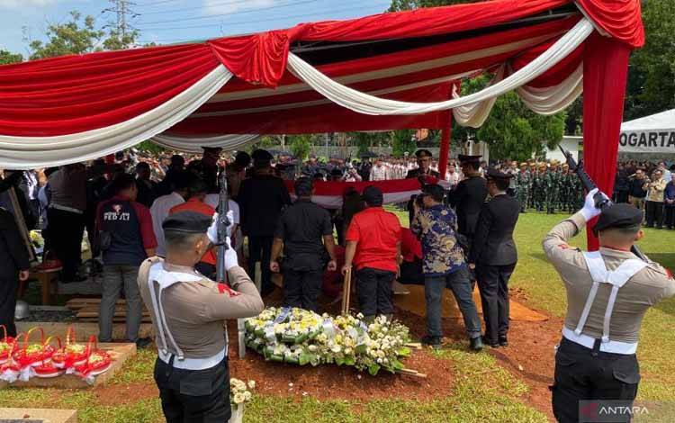 Mantan Wakapolri Syafruddin Dimakamkan di TMP Kalibata