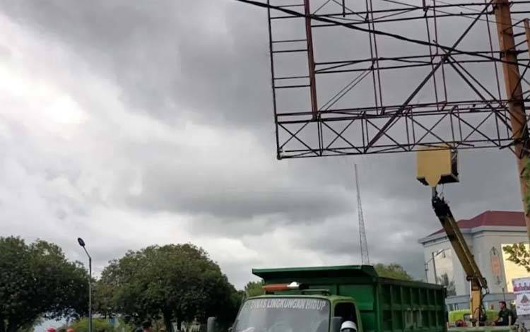 Awasi dan Data Pajak Reklame untuk Tingkatkan PAD Palangka Raya