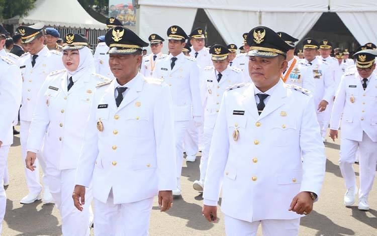Heriyus dan Rahmanto Muhidin resmi menjabat sebagai Bupati dan Wakil Bupati Murung Raya masa jabatan 2025-2030. Keduanya dilantik langsung oleh Presiden Republik Indonesia, Prabowo Subianto. Pelantikan digelar di halaman tengah Istana Kepresidenan, Jakarta Pusat, Kamis, 20 Februari 2025.
