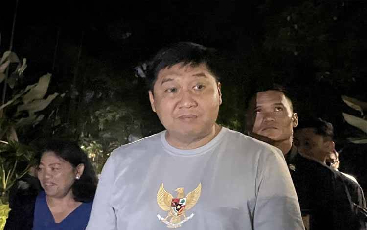 Menteri Perumahan dan Kawasan Permukiman (PKP) Maruarar Sirait saat meninjau lahan eks Bantuan Likuiditas Bank Indonesia (BLBI) di Karawaci, Kabupaten Tangerang, Banten, Sabtu (22/2/2025). ANTARA/M. Baqir Idrus Alatas