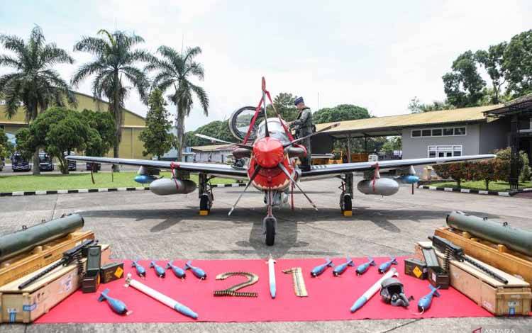 TNI AU Sebut Mencuci Pesawat Jet F-16 Secara Manual Lumrah Dilakukan