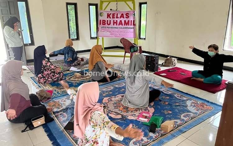 Puskesmas Kalampangan Gelar Kelas Senam Ibu Hamil di Posyandu Banowati