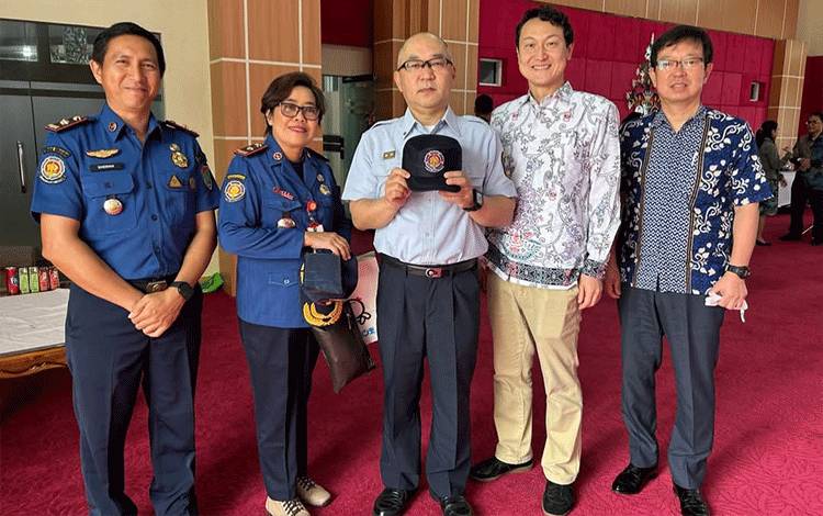 Kepala Dinas Pemadam Kebakaran dan Penyelamatan (Damkar) Kota Palangka Raya, Gloriana Aden, mengimbau masyarakat untuk meningkatkan kewaspadaan dan selalu mengecek kondisi alat-alat elektronik sebelum meninggalkan rumah.?