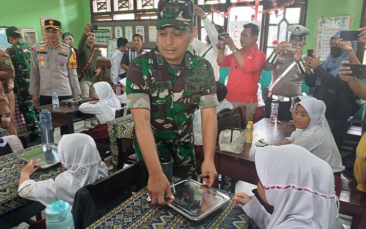 Komandan Kodim 1015/Sampit Dampingi Peluncuran Program Makan Bergizi Gratis di Kotim