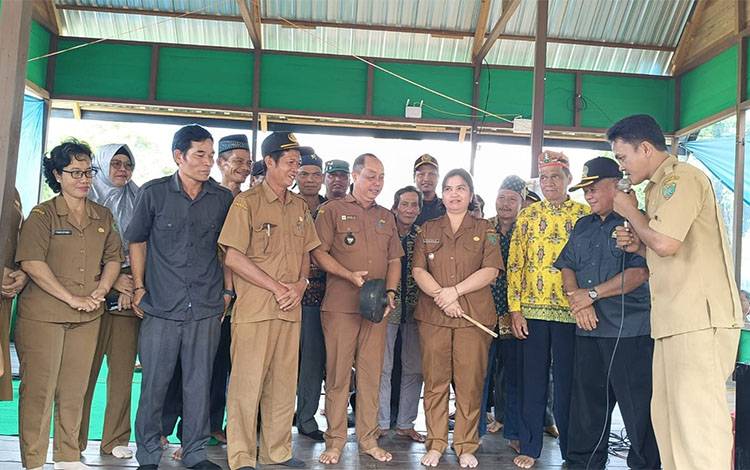 Camat Dusun Timur Resmikan Balai Adat Naruk Muda di Desa Gumpa