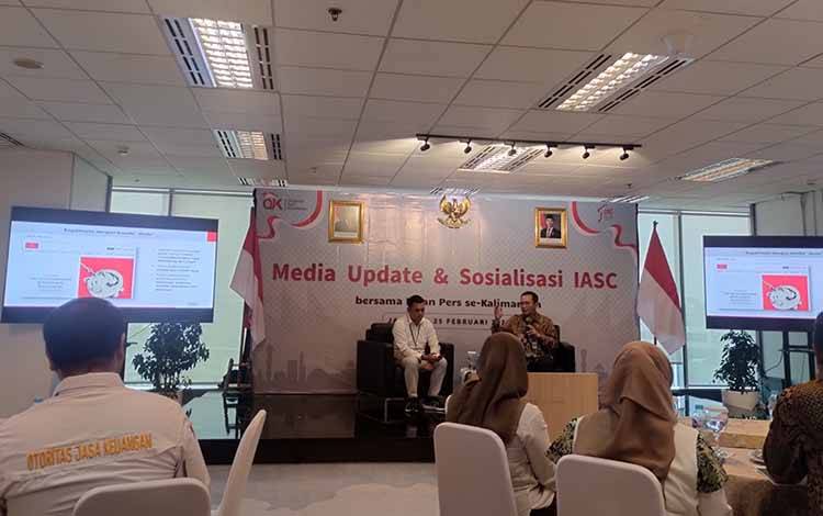Wartawan se-Kalimantan Dapat Materi IASC, Perlindungan Bagi Korban Penipuan Keuangan