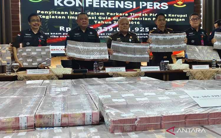 Kejagung Sita Uang Rp565 Miliar dalam Kasus Importasi Gula