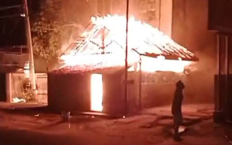 Diduga Korsleting Listrik, Rumah di Kelurahan Baru Terbakar