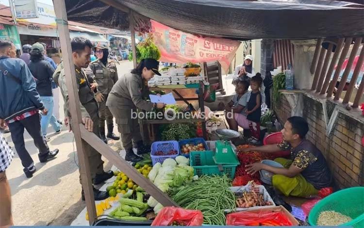 Pemkab Kotim akan Tata Pedagang Berjualan di Bahu Jalan