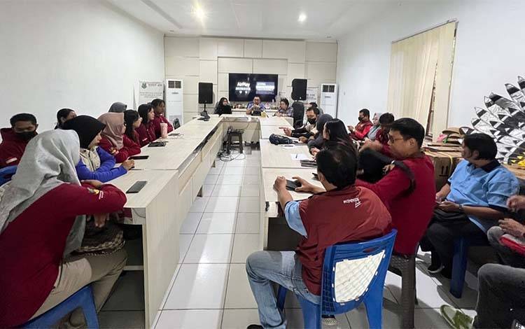 Pendamping PKH Kapuas saat ikuti pelatihan ground check DTSEN, Jumat, 28 Februari 2025. (FOTO: IST)