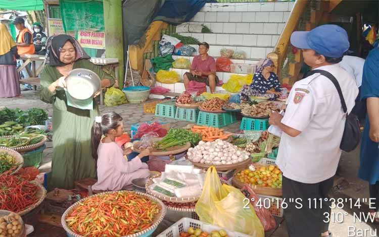 Harga Komoditas Bapok di Pasar Tradisional Pangkalan Bun Merangkak Naik