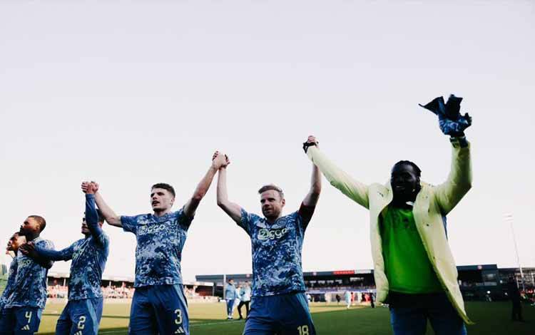 Thom Haye Main Penuh saat Almere City Dikalahkan Ajax Amsterdam 0-1