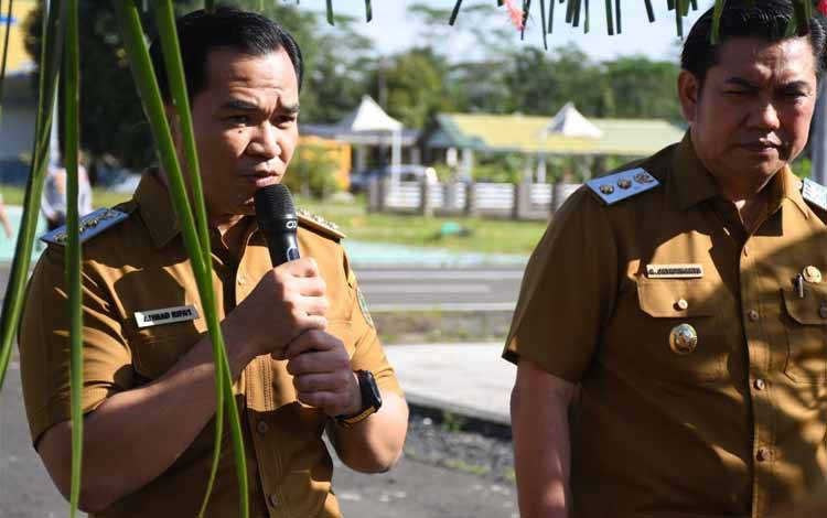 Hari Pertama Masuk Kantor Bupati dan Wakil Bupati Pulang Pisau Disambut Tampung Tawar