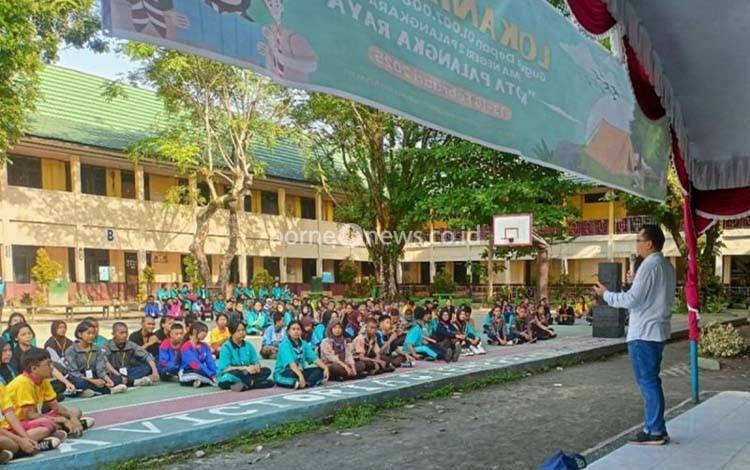 Arsip - Salah satu kegiatan edukasi keuangan OJK yang menyasar generasi muda di Kota Palangka Raya pada Februari 2025. (ANTARA/HO-OJK)