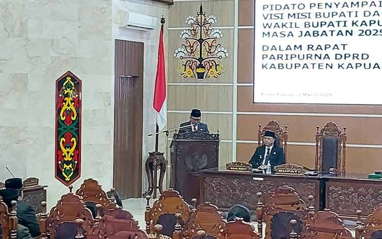 Bupati Kapuas Sampaikan Program Kerja dalam Rapat Paripurna DPRD