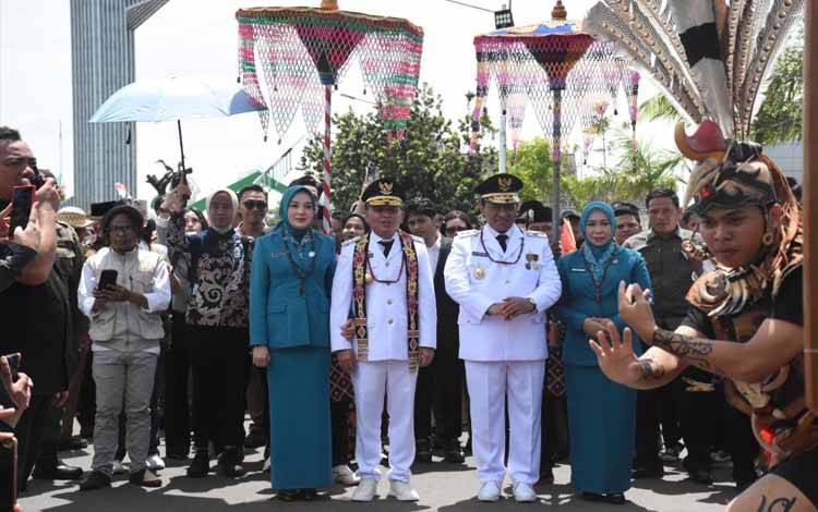 Agustiar-Edy Ajak Masyarakat Perkuat Kerukunan dan Harkat Martabat Suku Dayak