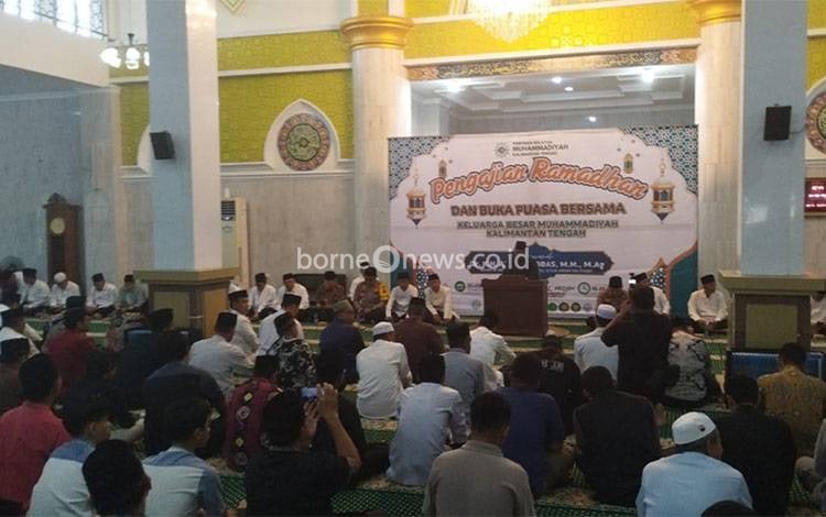 Pengajian Ramadhan 1446 H Muhammadiyah Kalteng di Masjid Darul Arqam, Kompleks Perguruan Muhammadiyah, Palangka Raya. (FOTO: SETDA KALTENG)