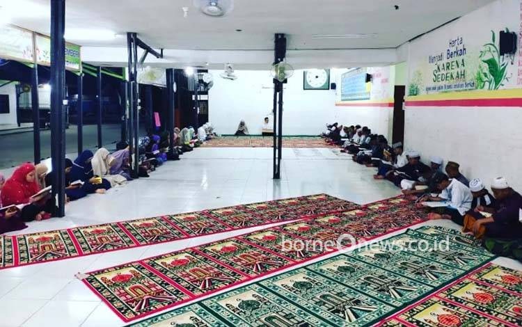 Kegiatan anak anak di Panti Asuhan Berkah Palangka Raya. Bulan Ramadan menjadi momen baik untuk meningkatkan ibadah. (FOTO:PANTI ASUHAN BERKAH)