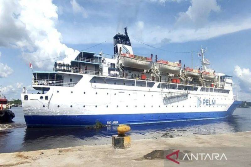 KM Kelimutu milik PT Pelni yang akan bertolak dari Pelabuhan Sampit, Kalteng. (ANTARA/Devita Maulina)