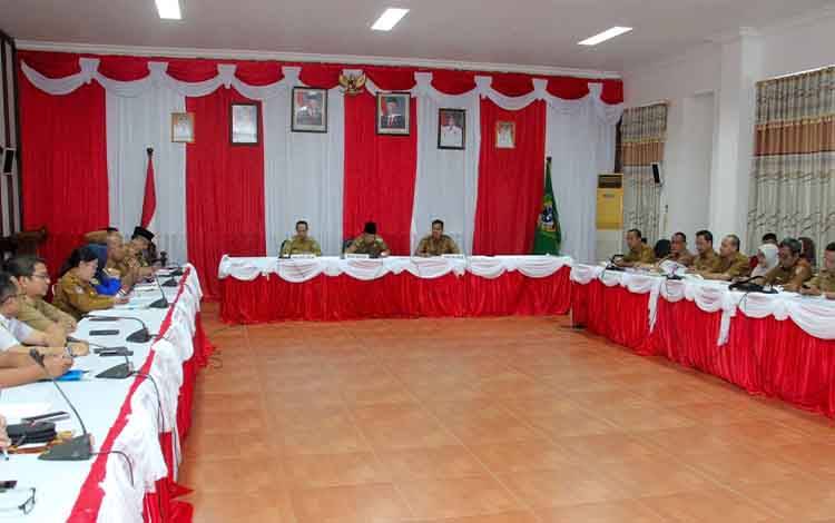 Bupati Seruyan Pimpin Rakor Pembangunan Tekankan Disiplin dan Kerja Sama Tim