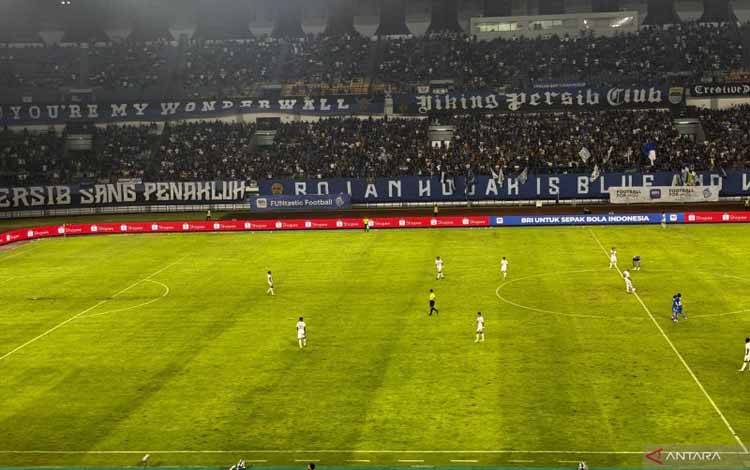Persib Bandung Kokoh di Puncak Klasemen Usai Tekuk Persik Kediri 4-1