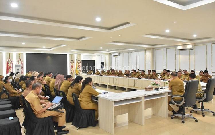 Bupati Kapuas Pimpin Rapat Perdana Dengan Perangkat Daerah