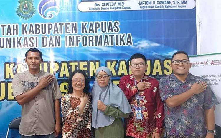 Tim Promkes RSUD Kapuas dan RSPD usai edukasi kesehatan. (FOTO: IST)