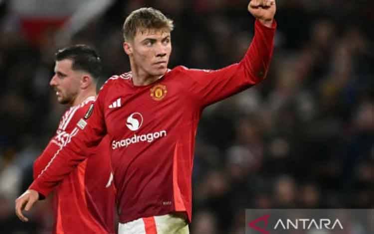 Penyerang Manchester United Rasmus Hojlund selebrasi usai mencetak gol kedua pada Liga Europa kontra Bodo/Glimt di Stadion Old Trafford, Manchester, Inggris, Kamis (28/11/2024). ANTARA/AFP/Oli Scarff/aa.