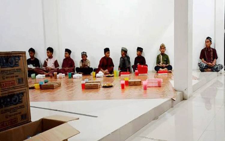 Pengurus Masjid Darul Amanah Gelar Buka Puasa Bersama Setiap Hari Selama Ramadan