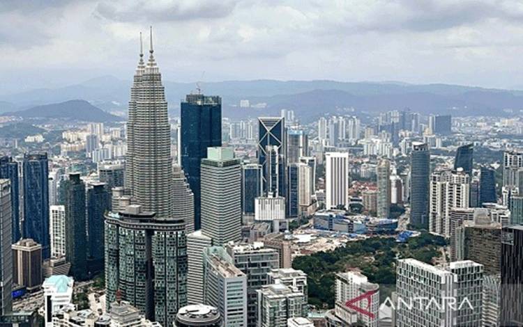 Arsip - Gedung-gedung pencakar langit terlihat di pusat kota Kuala Lumpur, Malaysia, pada 3 September 2024. (ANTARA/Virna P Setyorini/aa)