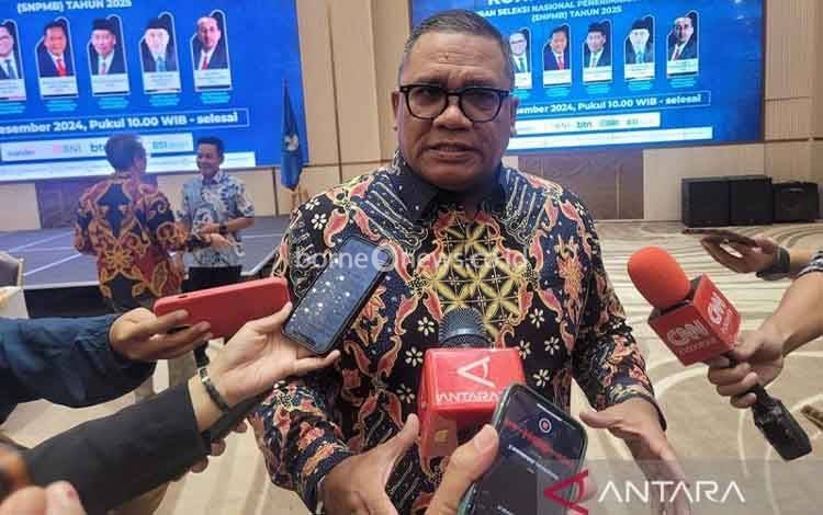Arsip - Ketua Umum Tim Penanggungjawab Seleksi Nasional Penerimaan Mahasiswa Baru (SNPMB) 2025 Eduart Wolok di Jakarta, Rabu (11/12/2024). ANTARA/Sean Filo Muhamad/am.