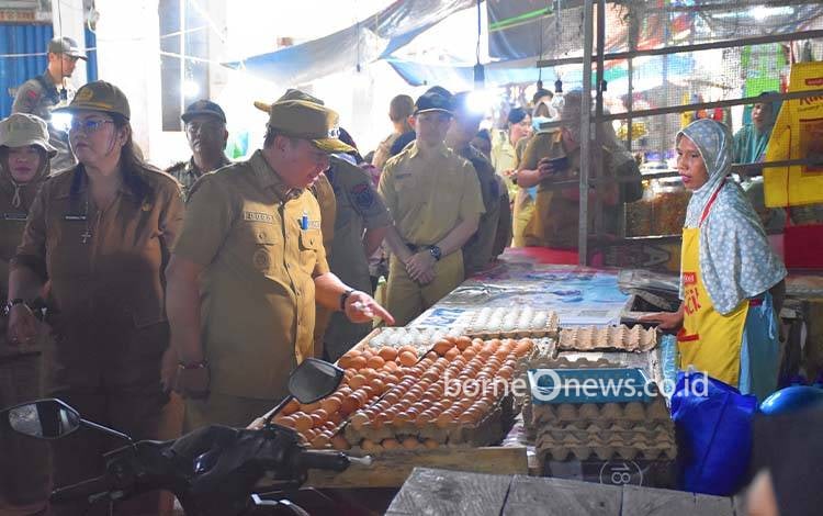 Wabup Kapuas Tinjau Pasar Blok R, Cek Ketersediaan Bahan Pokok Selama Ramadan