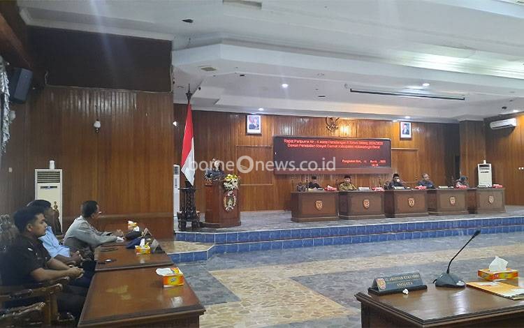 Enam Fraksi DPRD Kobar Sepakat Terima LKPj Bupati 2024 dan Bahas Dua Ranperda