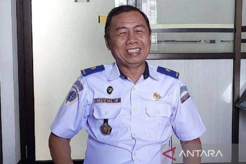 Kepala Seksi Lalu Lintas Angkutan Laut dan Usaha Kepelabuhanan KSOP Kelas III Sampit Gusti Muchlis. ANTARA/Norjani