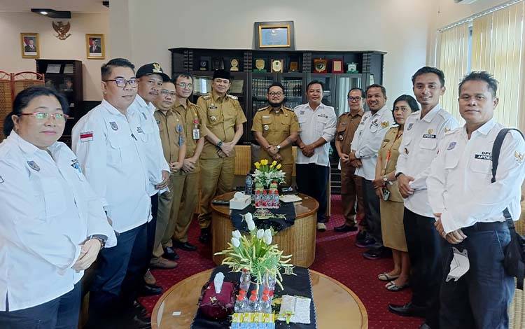 Bupati dan Wakil Bupati Barito Timur Terima Kunjungan APDESI