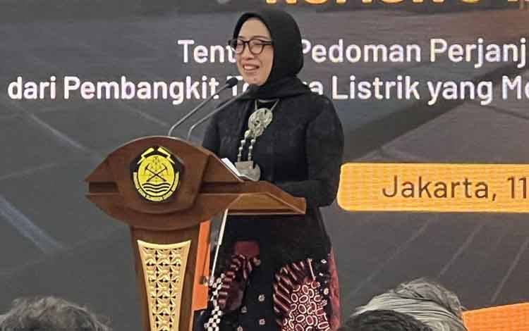 Direktur Jenderal Energi Baru Terbarukan dan Konservasi Energi Kementerian ESDM Eniya Listiani Dewi dalam Sosialisasi Peraturan Menteri ESDM Nomor 5 Tahun 2025, di Kantor Kementerian ESDM, Jakarta, Selasa (11/3/2025). ANTARA/Putu Indah Savitri