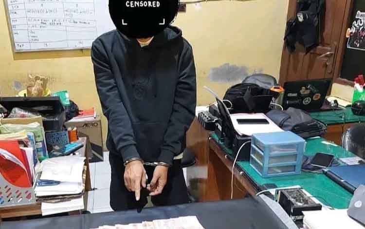 Seorang Laki-laki Diduga Edarkan Sabu Ditangkap Polisi di Desa Hampalit