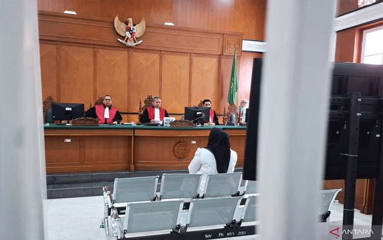 Terdakwa Kosmetik Berbahaya Mira Hayati Tak Ajukan Eksepsi