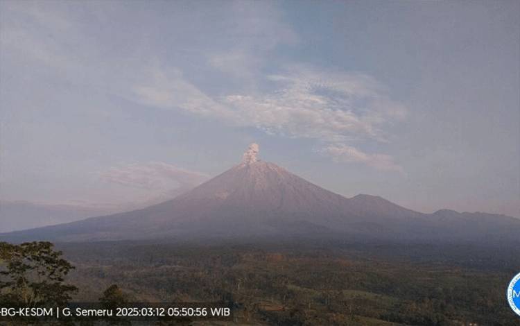 Gunung Semeru Erupsi dengan Letusan Setinggi 1.000 Meter