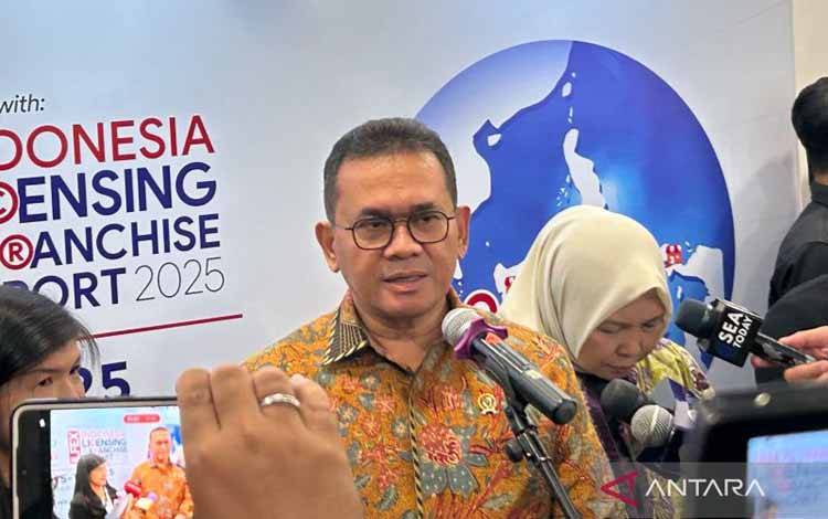 Menteri Perdagangan Budi Santoso usai peluncuran Indonesia Licensing and Franchising Expo Tahun 2025 di kantor Kementerian Perdagangan, Jakarta, Rabu (13/3/2025). ANTARA/Maria Cicilia Galuh