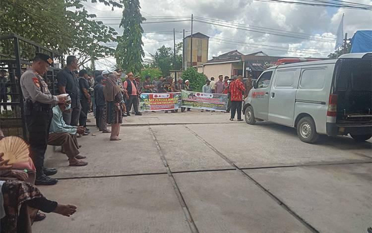 Keluarga Mitai Minta Perbaikan Makam Adat yang Rusak Akibat Digarap PT BPP Sampit