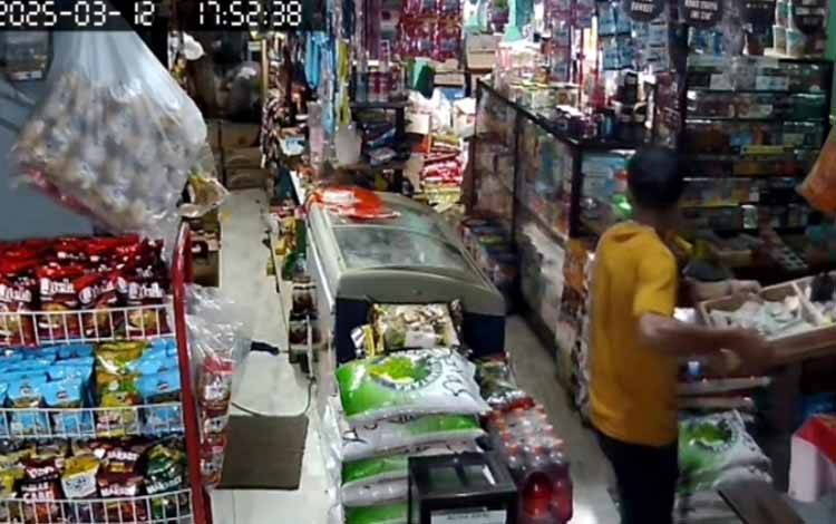 Ditinggal Berbuka Puasa, Uang Puluhan Juta di Laci Warung Dibawa Kabur Maling