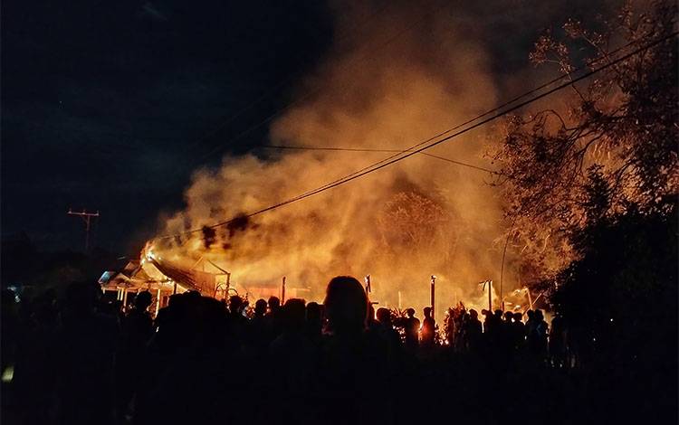 Empat Rumah Terbakar di Tumbang Sangai Kotim Malam ini