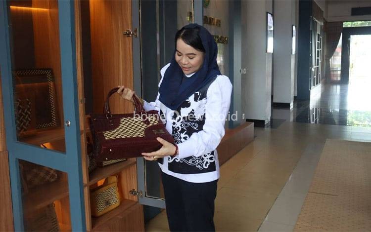 Ketua Dekranasda Seruyan Sebut Galeri UMKM Wadah Promosikan Produk Lokal