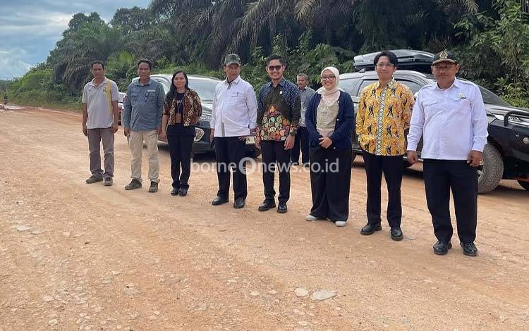 Wakil Ketua I DPRD Kalteng Tinjau Jalan di Lamandau, Pastikan Pembangunan Tepat Sasaran